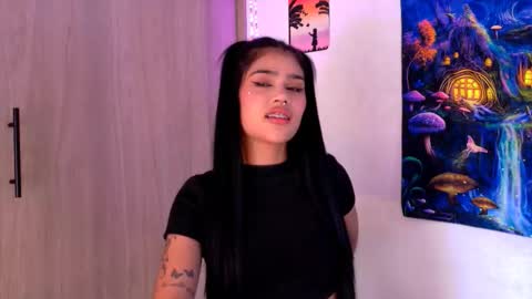 Snapshot of devours_fire chatting on November 16, 8:58 pm Sara 3 online show from November 16, 8:58 pm