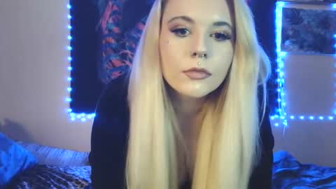 Snapshot of devyn_winter chatting on December 13, 11:54 pm devyn winter online show from December 13, 11:54 pm