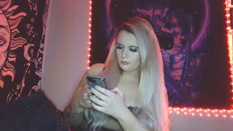 Snapshot of devyn_winter chatting on January 14, 7:41 pm devyn winter online show from January 14, 7:41 pm