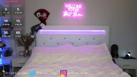 Snapshot of devynreign chatting on November 15, 6:22 am Devyn Reign online show from November 15, 6:22 am