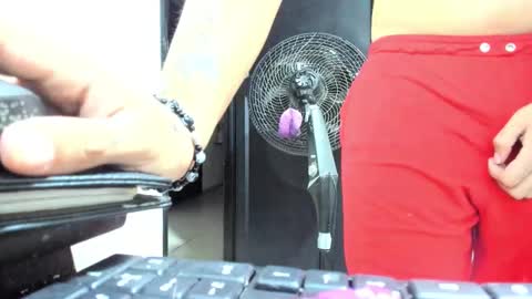 Snapshot of dewolk chatting on February 8, 8:51 am thumb up me please its important online show from February 8, 8:51 am