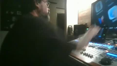 Mike Sounde online show from June 21, 4:04 am
