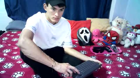 Snapshot of dey_royce chatting on April 8, 5:07 am Dey royce online show from April 8, 5:07 am