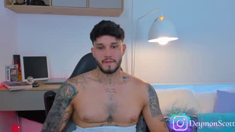 Snapshot of deymon_scott chatting on January 12, 10:33 pm JULIAN online show from January 12, 10:33 pm
