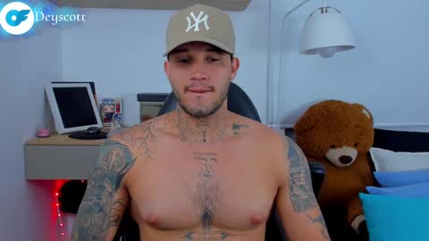 Snapshot of deymon_scott chatting on February 25, 1:20 am JULIAN online show from February 25, 1:20 am