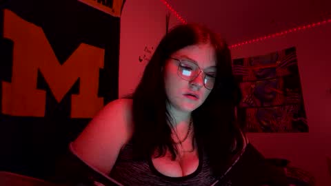 dezzydez354 online show from February 18, 5:03 am