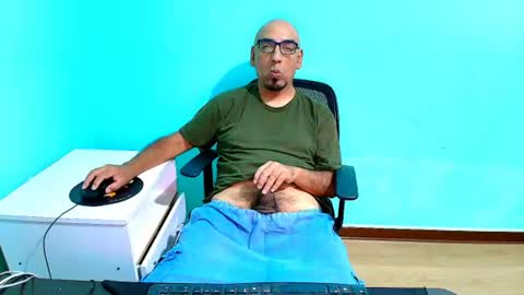 Snapshot of dharne10 chatting on July 19, 5:33 am dharne10 online show from July 19, 5:33 am