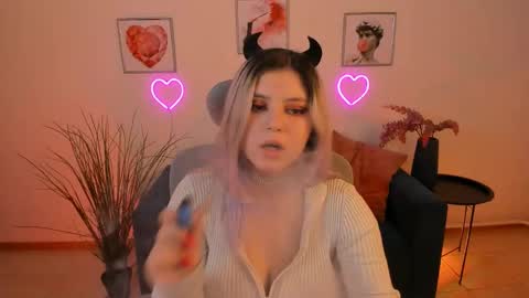 Dia online show from February 5, 5:53 pm