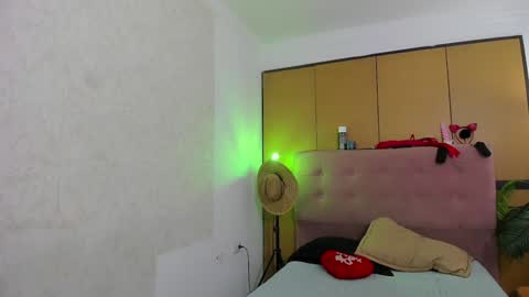 Snapshot of diabla_sexyboobs chatting on December 31, 3:01 am D I A B L A online show from December 31, 3:01 am