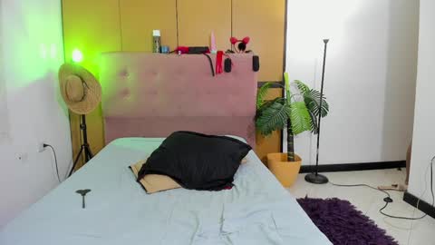 Snapshot of diabla_sexyboobs chatting on January 1, 2:09 am D I A B L A online show from January 1, 2:09 am