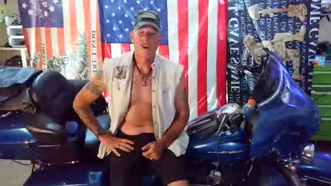 Snapshot of diabolic_yeti76 chatting on May 8, 7:41 pm Yeti online show from May 8, 7:41 pm