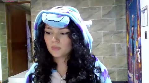 Snapshot of diamond_curls05 chatting on July 23, 3:54 pm DiamondCurls online show from July 23, 3:54 pm