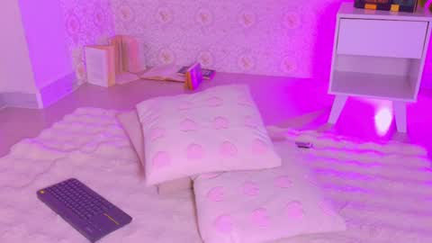 Snapshot of diamond_pierce chatting on May 14, 2:57 pm Diamond online show from May 14, 2:57 pm