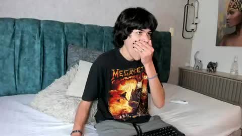 Snapshot of diamond_twink chatting on June 11, 1:53 pm diamond_twink online show from June 11, 1:53 pm