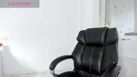 diamondkay_ online show from October 28, 8:40 am