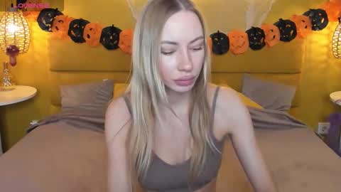 Diana  online show from October 31, 1:39 am