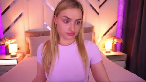 Snapshot of diana_nova chatting on June 21, 12:19 pm diana_nova online show from June 21, 12:19 pm