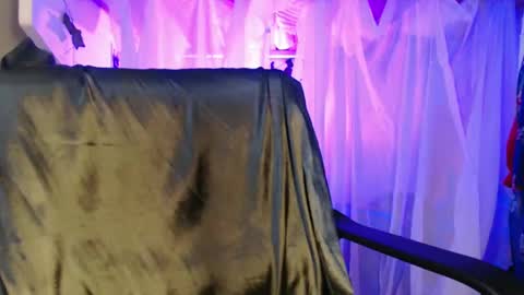 Snapshot of diana_smit_ chatting on December 16, 7:37 am diana online show from December 16, 7:37 am