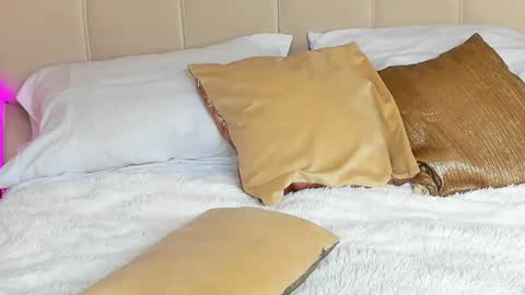 Snapshot of dianac1998 chatting on February 14, 5:43 pm dianac1998 online show from February 14, 5:43 pm