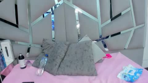 dianarous online show from December 4, 9:07 am