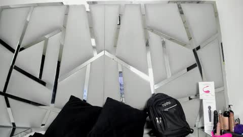 dianarous online show from February 25, 4:11 am