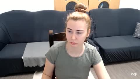 Snapshot of dianasmiey7 chatting on January 9, 9:27 am dianasmiey7 online show from January 9, 9:27 am