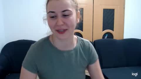 Snapshot of dianasmiey7 chatting on January 9, 7:40 pm dianasmiey7 online show from January 9, 7:40 pm