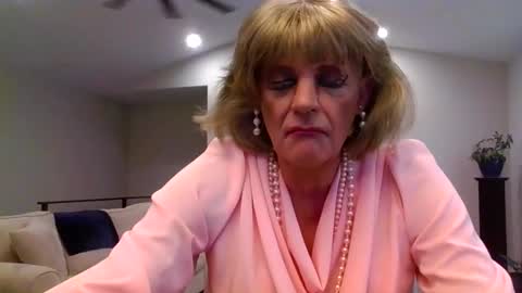 Snapshot of dianeheels chatting on June 3, 1:36 pm dianeheels online show from June 3, 1:36 pm