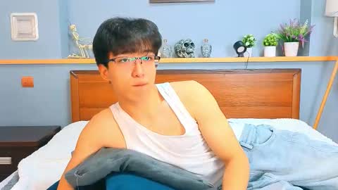 Snapshot of dianinav chatting on February 8, 12:41 pm Adam online show from February 8, 12:41 pm