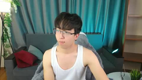 Snapshot of dianinav chatting on February 19, 8:10 am Adam online show from February 19, 8:10 am