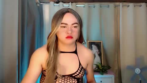 Snapshot of dianne_horny chatting on February 23, 1:14 am Dianne online show from February 23, 1:14 am