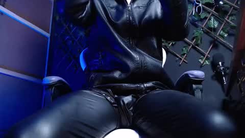 DICAPRIO online show from December 19, 9:05 am