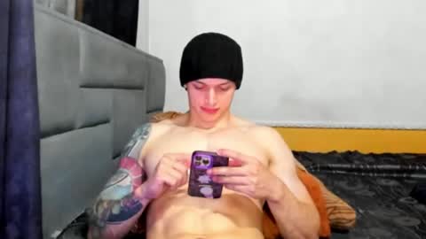 Snapshot of dick_demon_1 chatting on May 14, 11:55 pm jhon online show from May 14, 11:55 pm