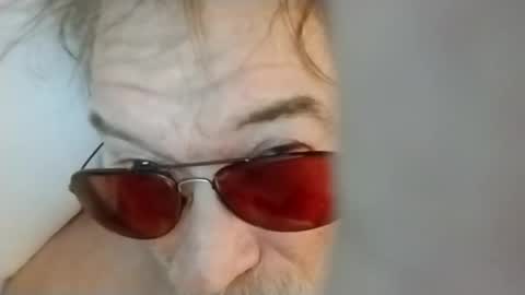 Snapshot of dickbowen64 chatting on February 8, 10:51 am Dickbowen online show from February 8, 10:51 am