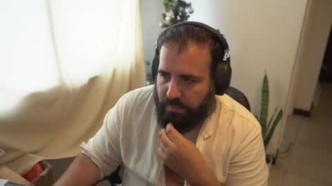 Snapshot of dicristalino chatting on December 10, 9:43 pm Cristian Dipolino online show from December 10, 9:43 pm