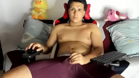 Snapshot of diegodelgado200521 chatting on June 13, 12:08 am alexerdiego online show from June 13, 12:08 am