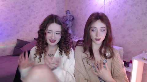 Hi im Alice 3 Im usualy online 03-10 or 17-21 UTC0 online show from December 22, 5:15 am