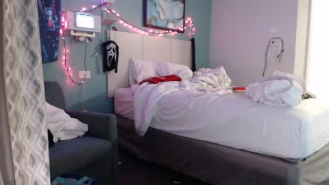 Snapshot of digitaldust666 chatting on October 5, 2:21 am Digital Dust online show from October 5, 2:21 am