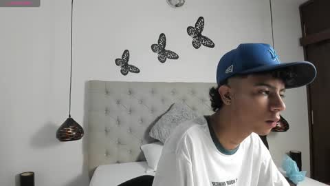 Snapshot of dikey_18 chatting on December 5, 8:22 pm dikey_18 online show from December 5, 8:22 pm