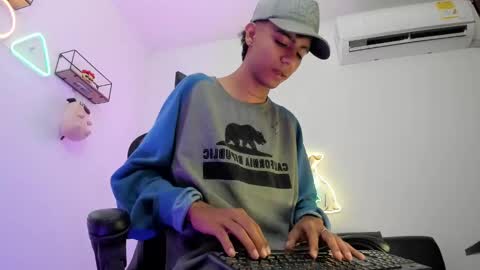 Snapshot of dikey_18 chatting on December 13, 9:41 pm dikey_18 online show from December 13, 9:41 pm