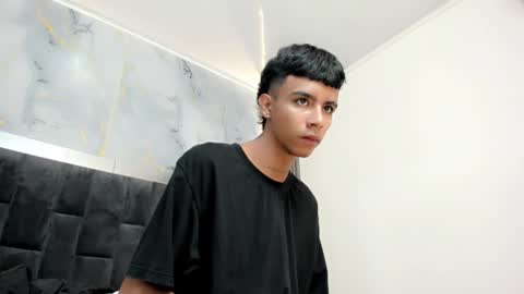 Snapshot of dikey_18 chatting on January 18, 8:19 pm dikey_18 online show from January 18, 8:19 pm