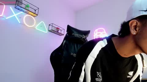 Snapshot of dikey_18 chatting on January 30, 9:14 pm dikey_18 online show from January 30, 9:14 pm