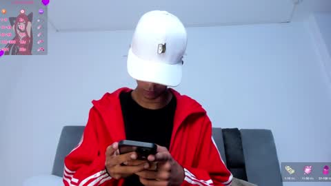 Snapshot of dikey_18 chatting on February 3, 9:07 pm dikey_18 online show from February 3, 9:07 pm