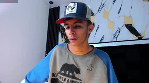 Snapshot of dikey_18 chatting on February 6, 8:34 pm dikey_18 online show from February 6, 8:34 pm