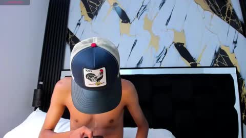 Snapshot of dikey_18 chatting on February 6, 11:37 pm dikey_18 online show from February 6, 11:37 pm