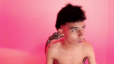 Snapshot of dikey_18 chatting on February 8, 11:02 pm dikey_18 online show from February 8, 11:02 pm