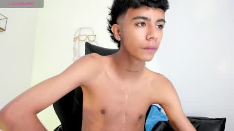 Snapshot of dikey_18 chatting on February 9, 11:36 pm dikey_18 online show from February 9, 11:36 pm