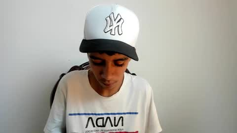 Snapshot of dikey_18 chatting on February 19, 9:06 am dikey_18 online show from February 19, 9:06 am