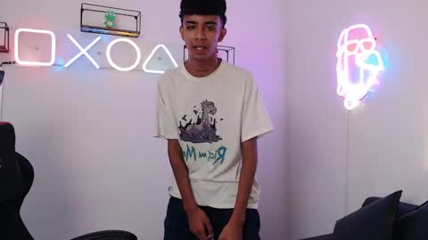 Snapshot of dikey_18 chatting on February 24, 8:14 pm dikey_18 online show from February 24, 8:14 pm