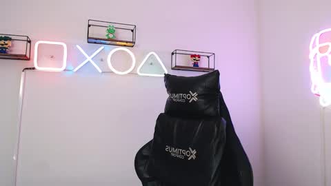 Snapshot of dikey_18 chatting on February 24, 11:30 pm dikey_18 online show from February 24, 11:30 pm